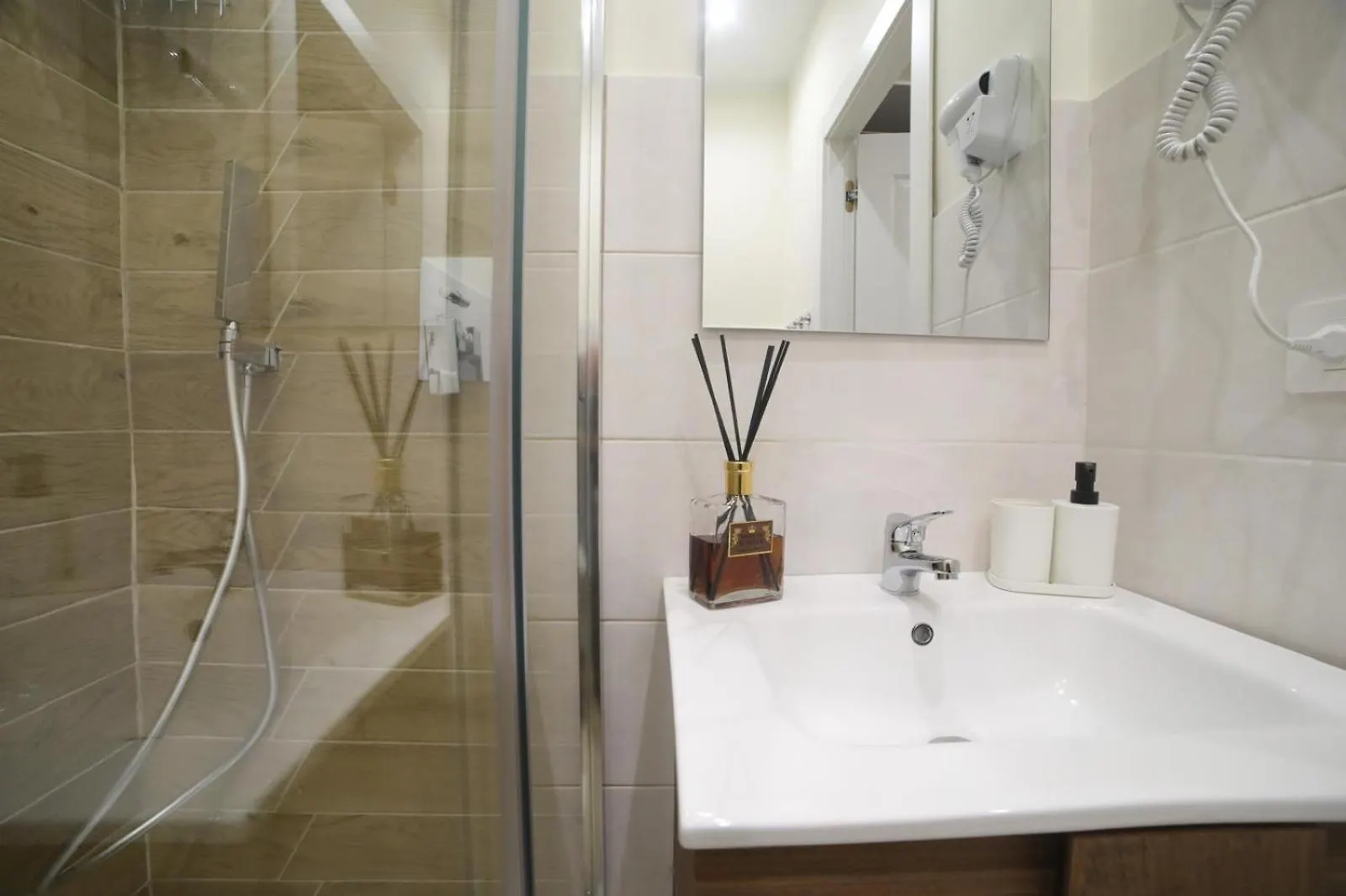 Vico Croce Suite, Spaccanapoli 0*, Naples Italy